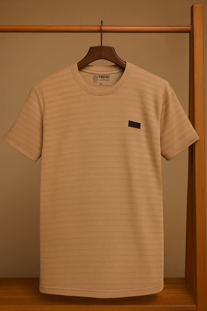 > Almond brown men's jacquard T-shirt with soft stretch fabric and ribbed neckline – HOODIX clothing
